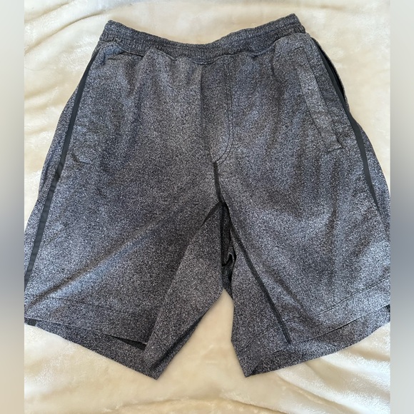 Lulu Lemon men’s 9” Pace Breaker shorts - Picture 1 of 3